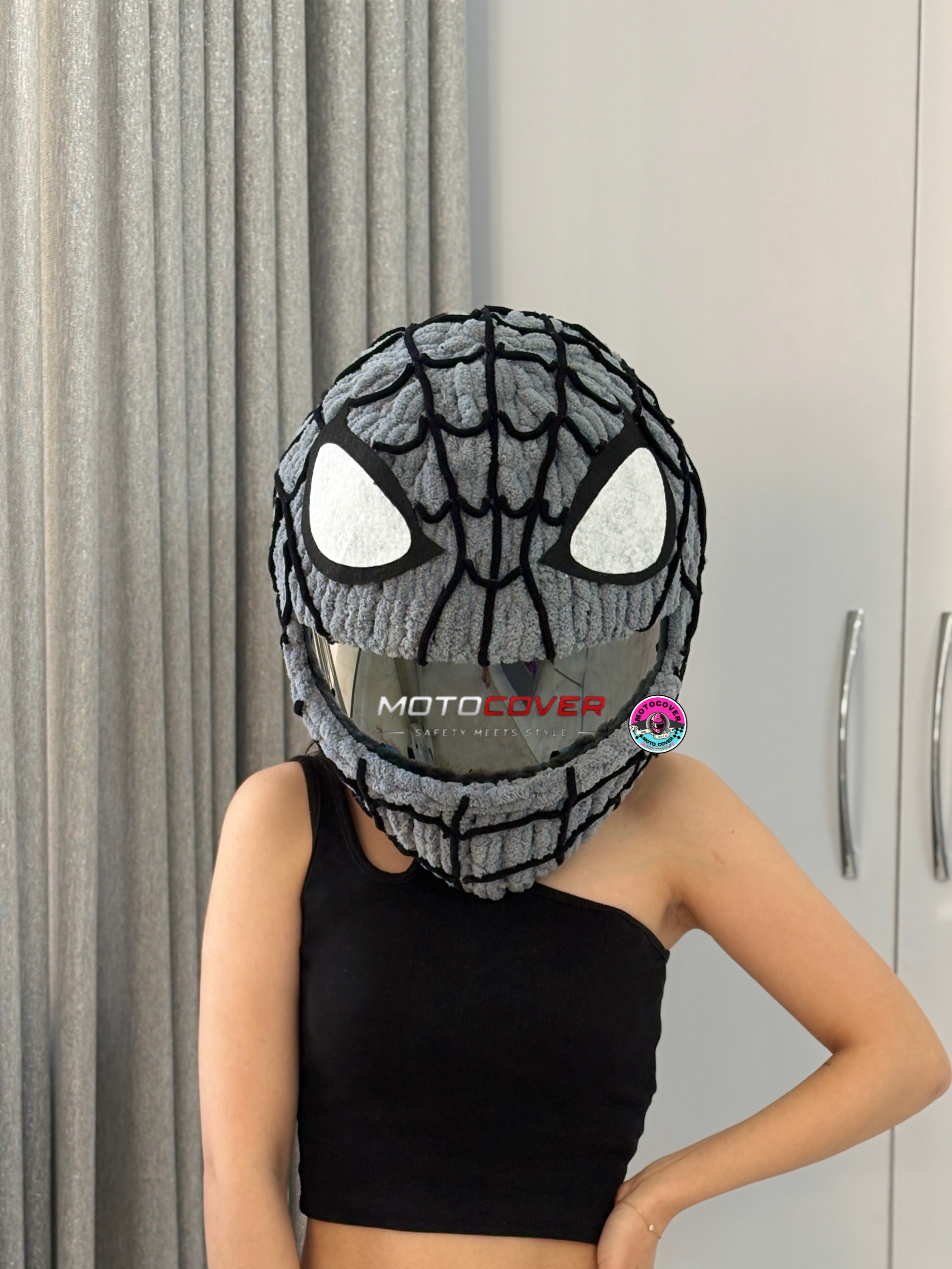 gray spider